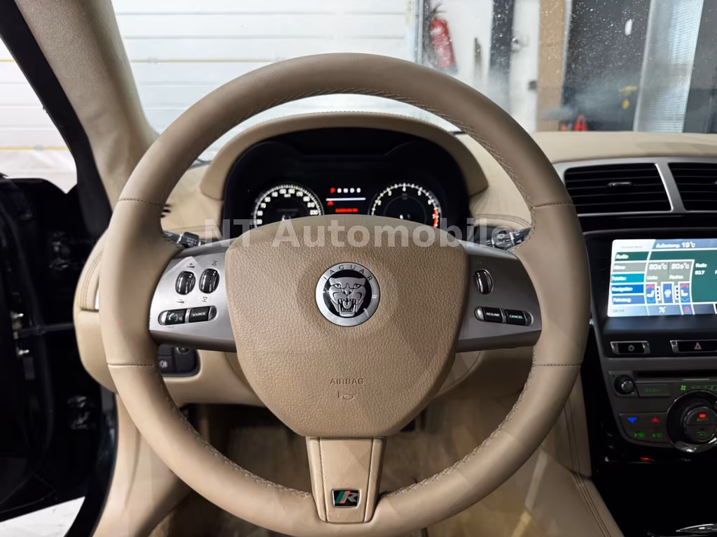 Jaguar XKR