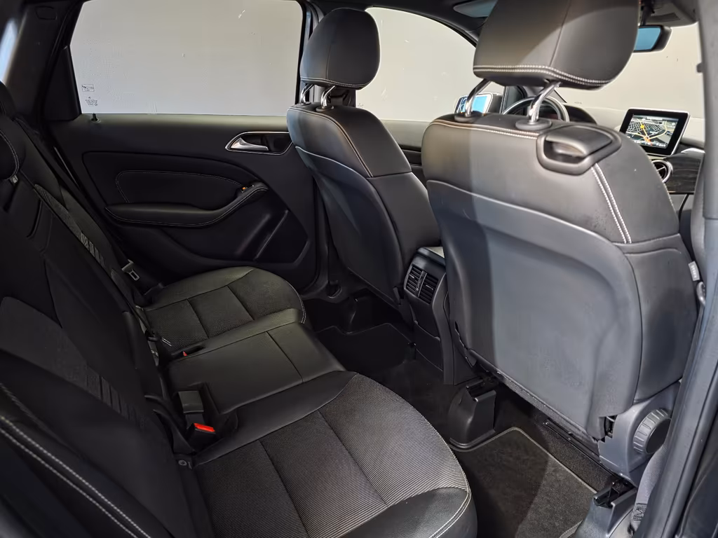 Mercedes-Benz B 220