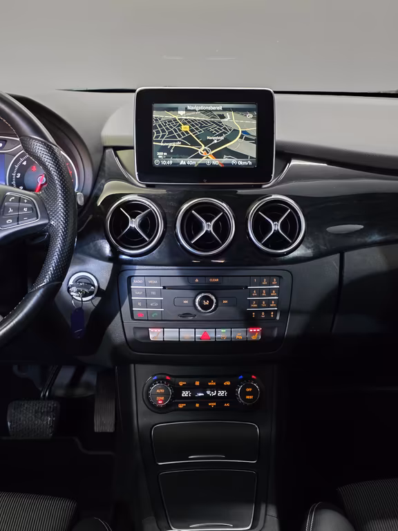 Mercedes-Benz B 220