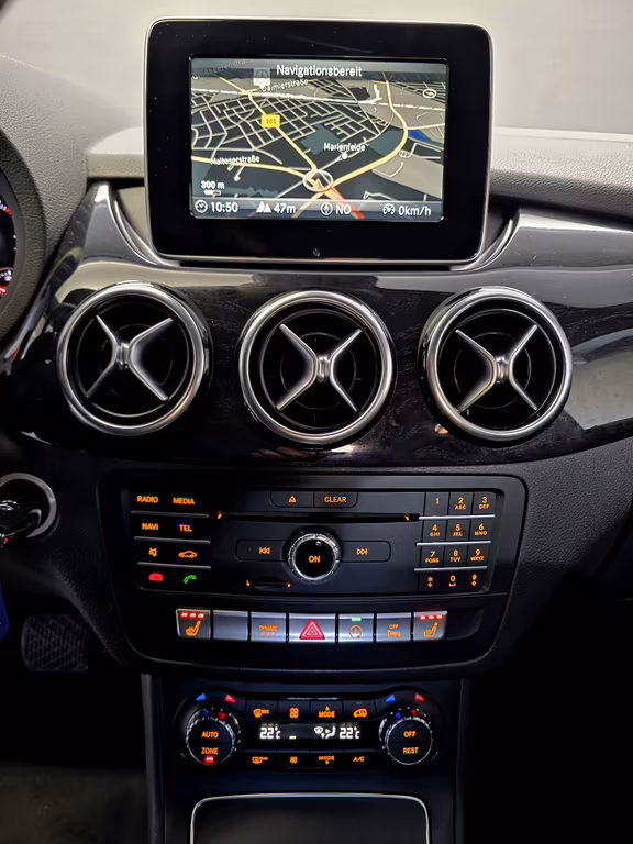 Mercedes-Benz B 220