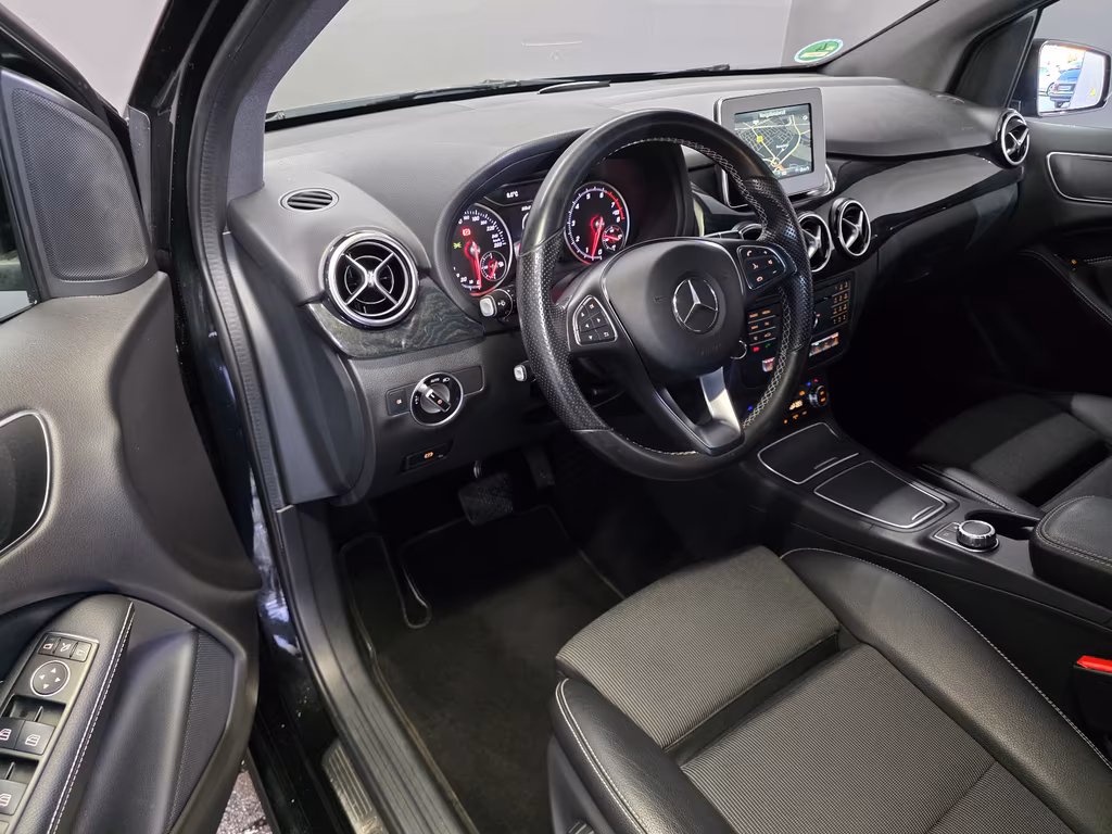 Mercedes-Benz B 220