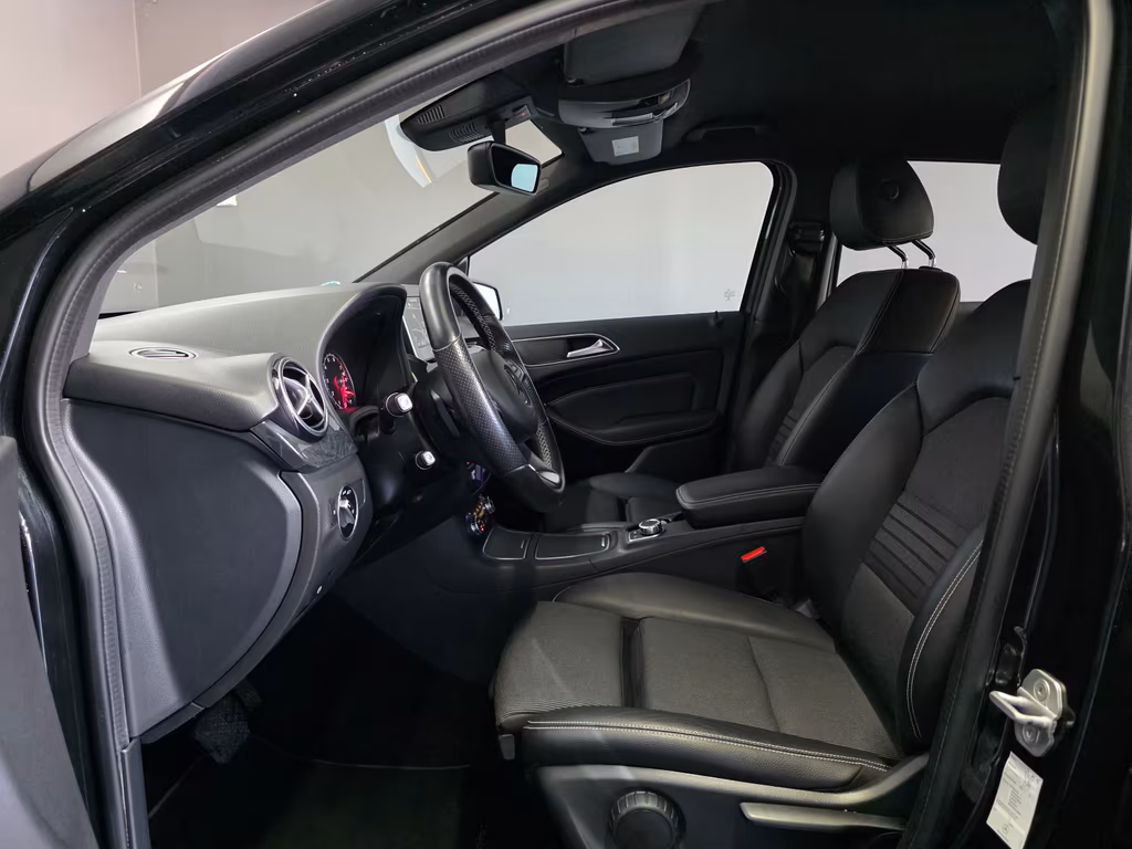 Mercedes-Benz B 220