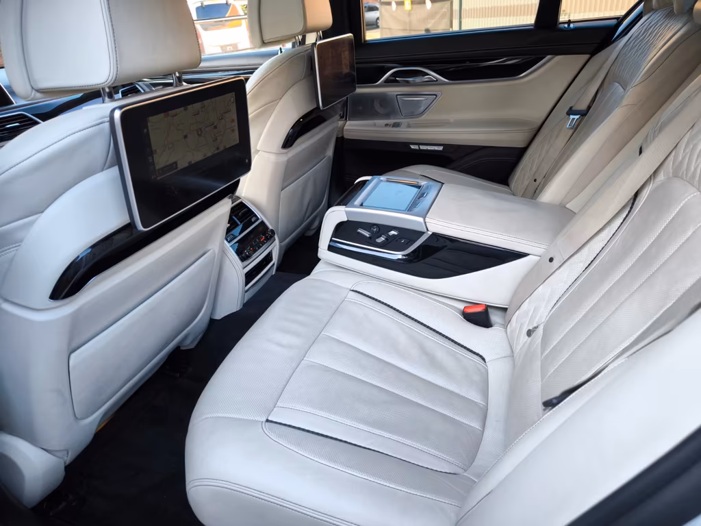 BMW 750