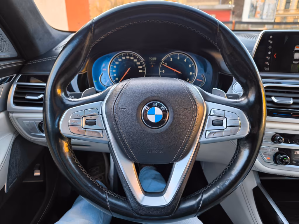 BMW 750