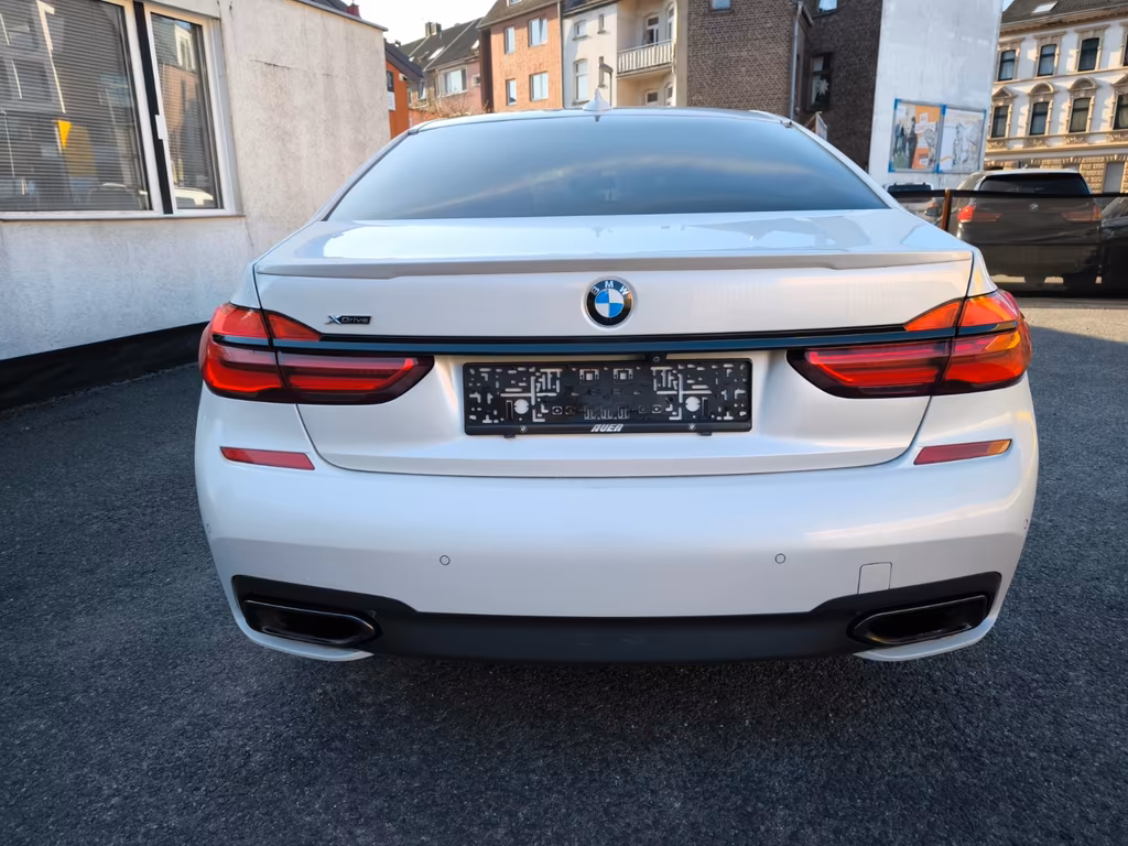 BMW 750