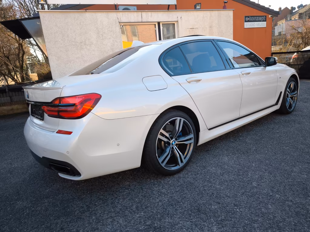 BMW 750