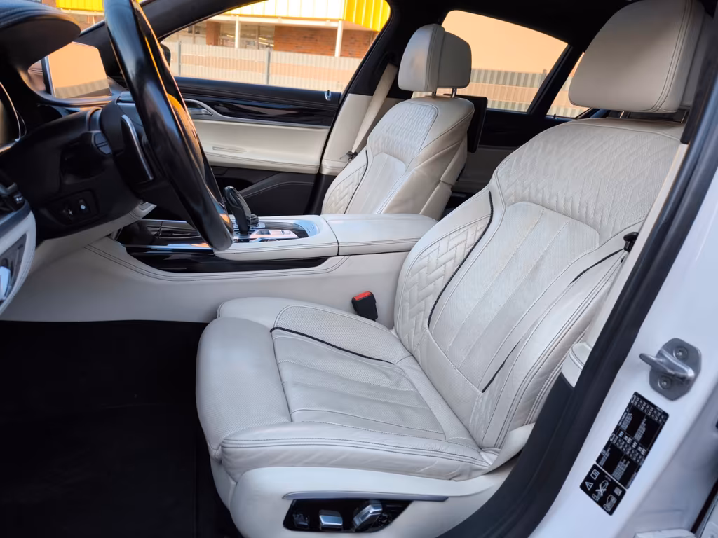 BMW 750