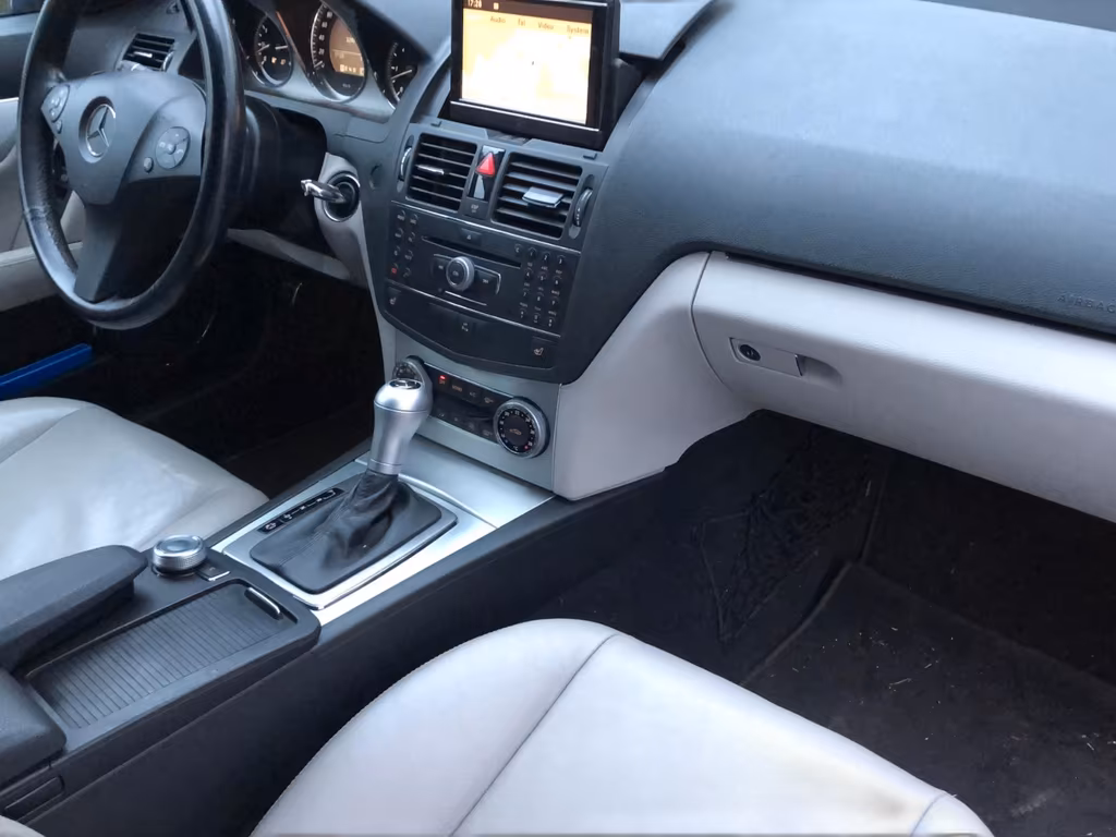 Mercedes-Benz C 320