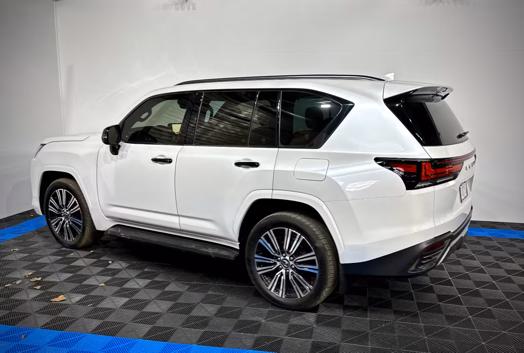 Lexus LX 600