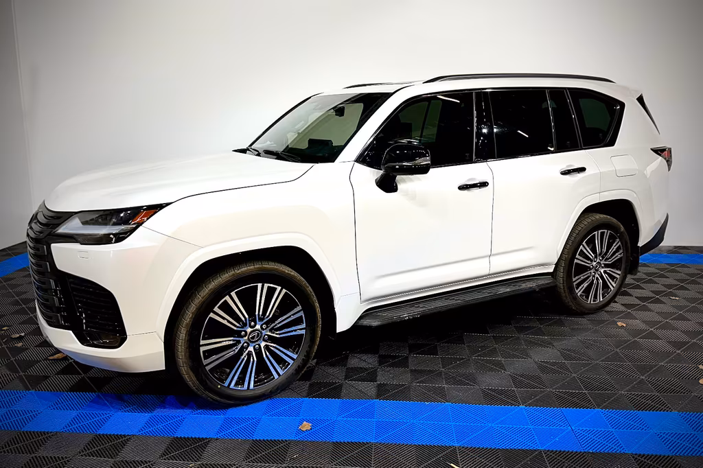 Lexus LX 600