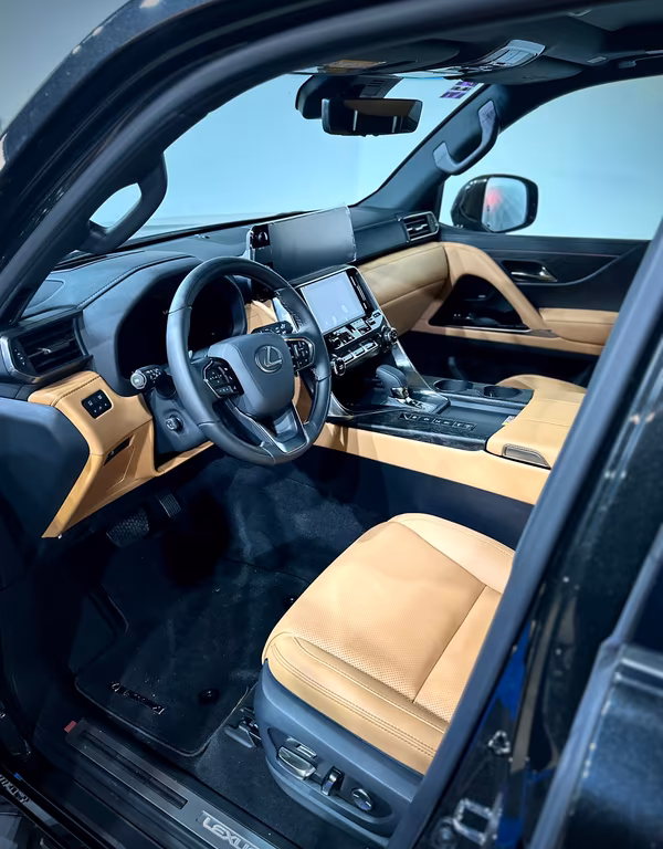 Lexus LX 700