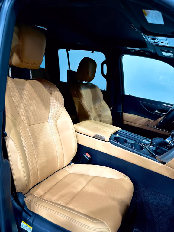 Lexus LX 700
