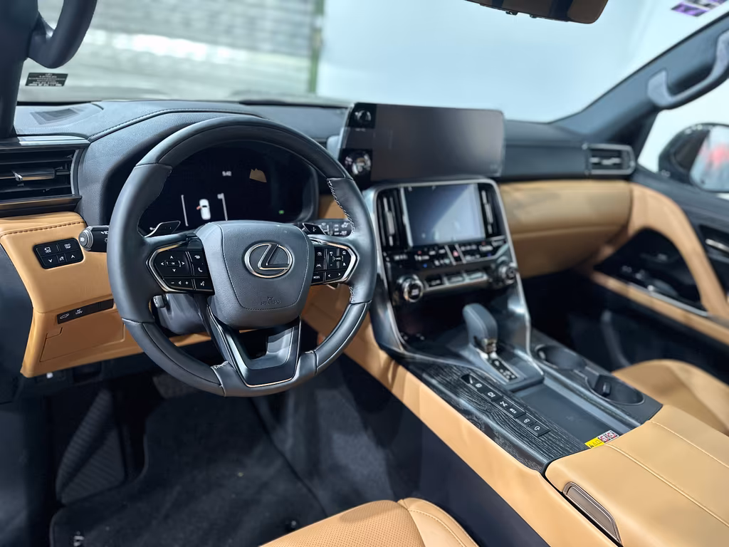 Lexus LX 700