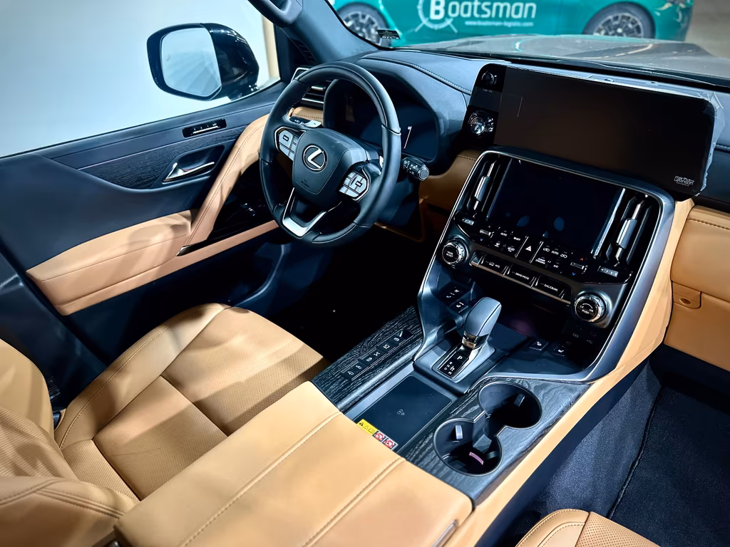 Lexus LX 700