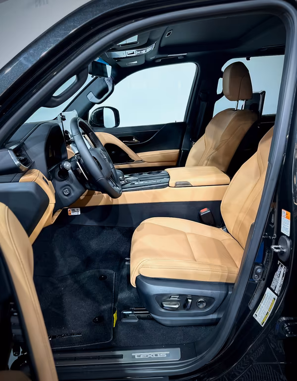 Lexus LX 700