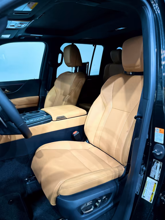 Lexus LX 700