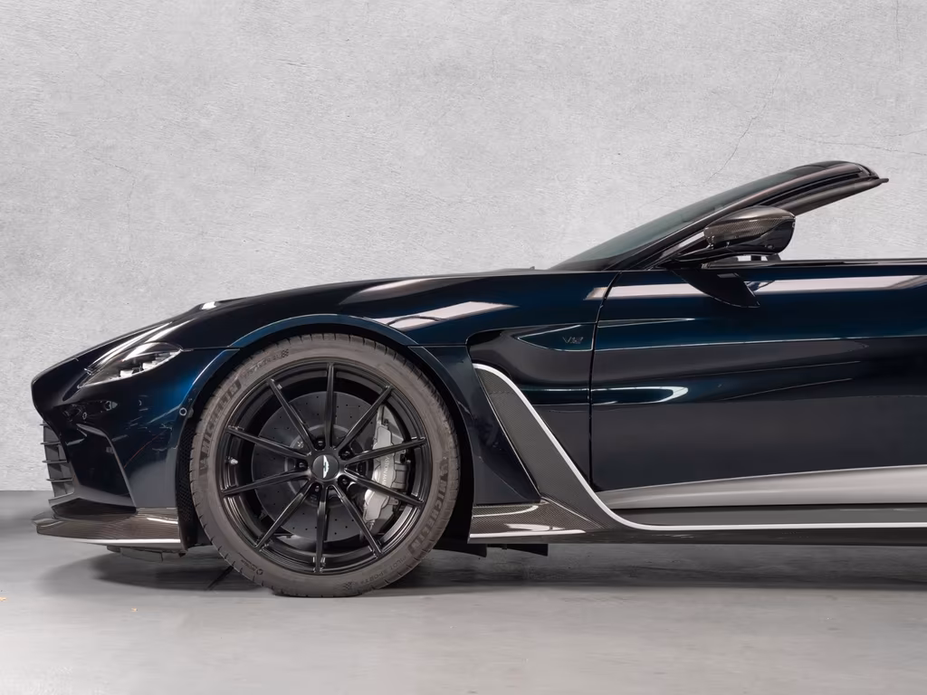 Aston Martin V12 Vantage