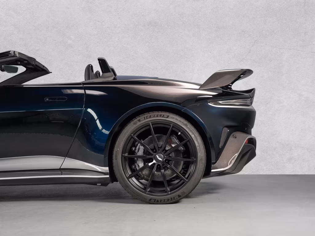 Aston Martin V12 Vantage
