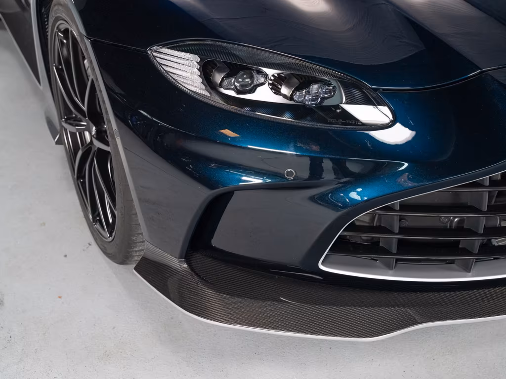 Aston Martin V12 Vantage