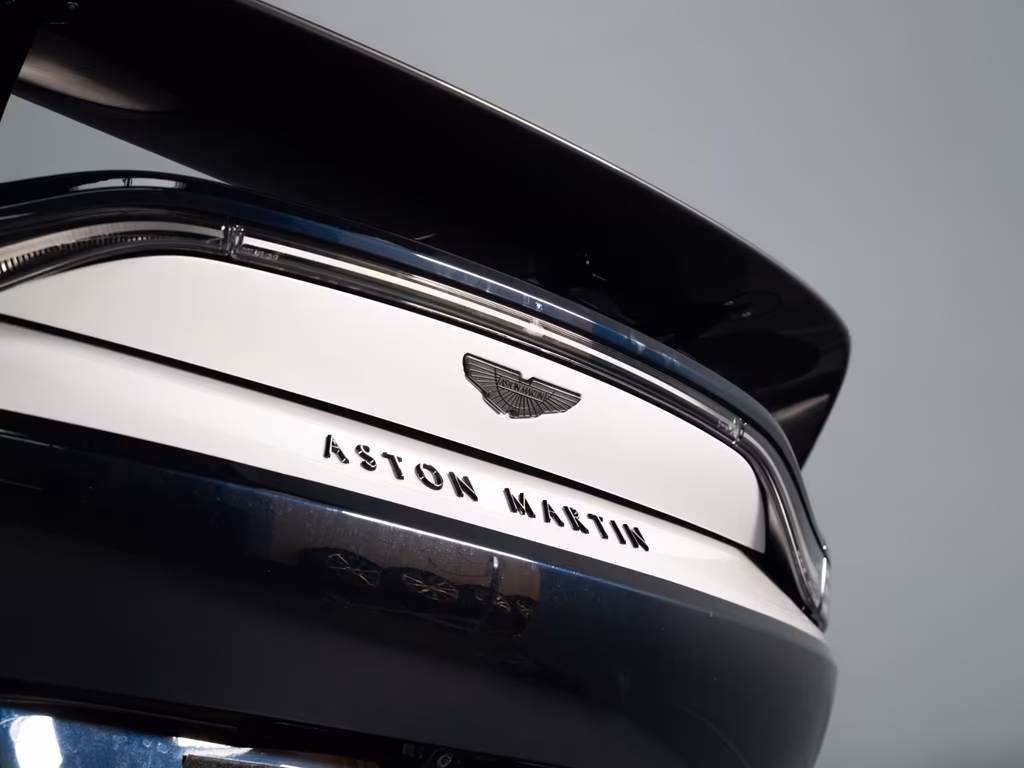 Aston Martin V12 Vantage