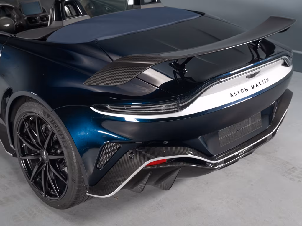Aston Martin V12 Vantage