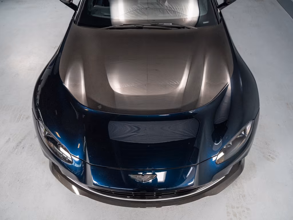 Aston Martin V12 Vantage