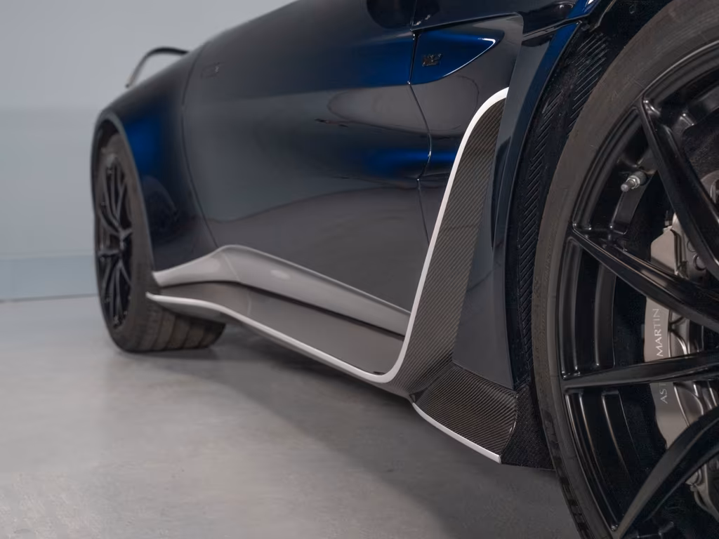 Aston Martin V12 Vantage