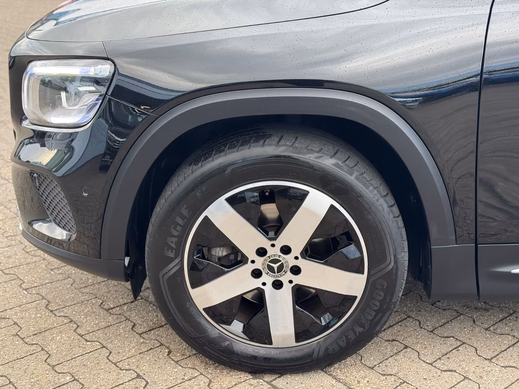 Mercedes-Benz GLB 180