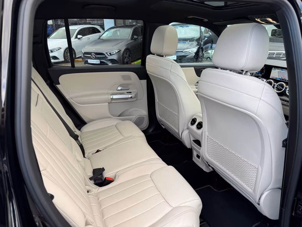 Mercedes-Benz GLB 180