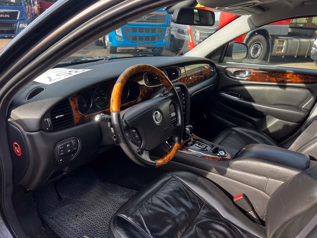 Jaguar XJ6