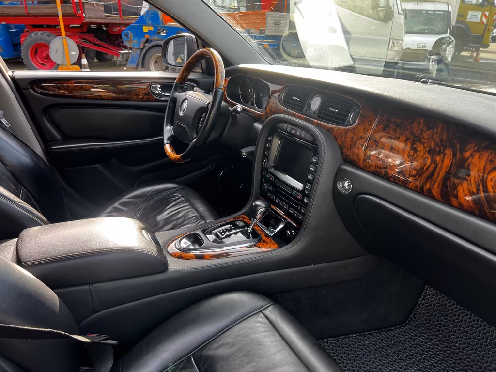 Jaguar XJ6