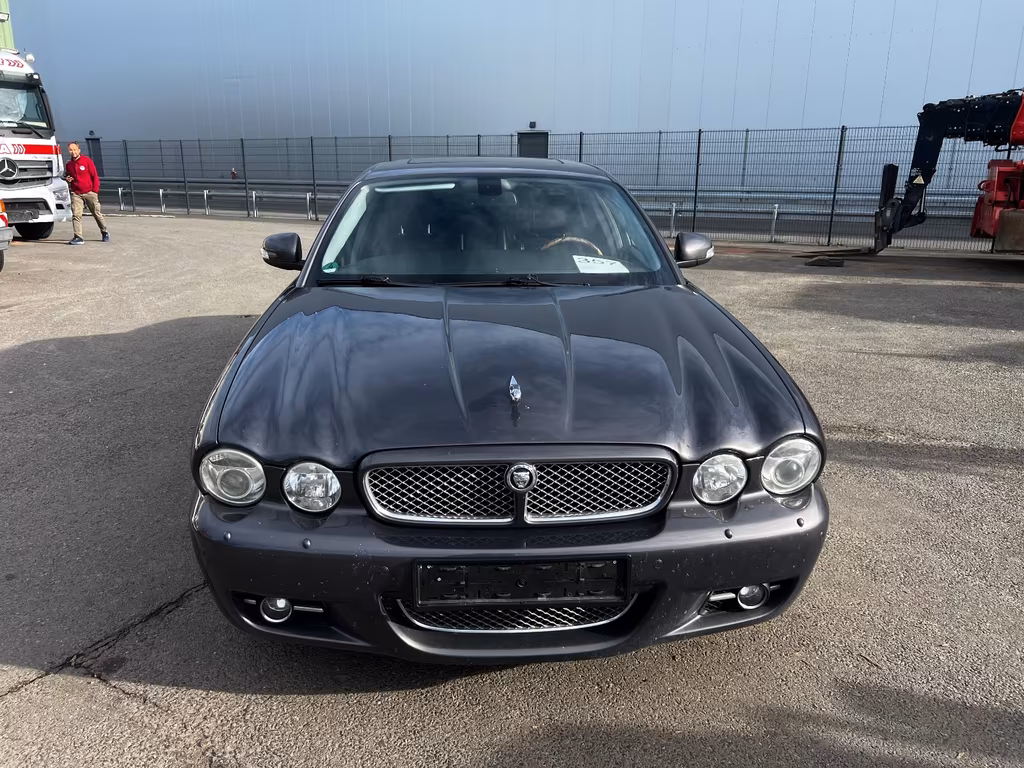 Jaguar XJ6