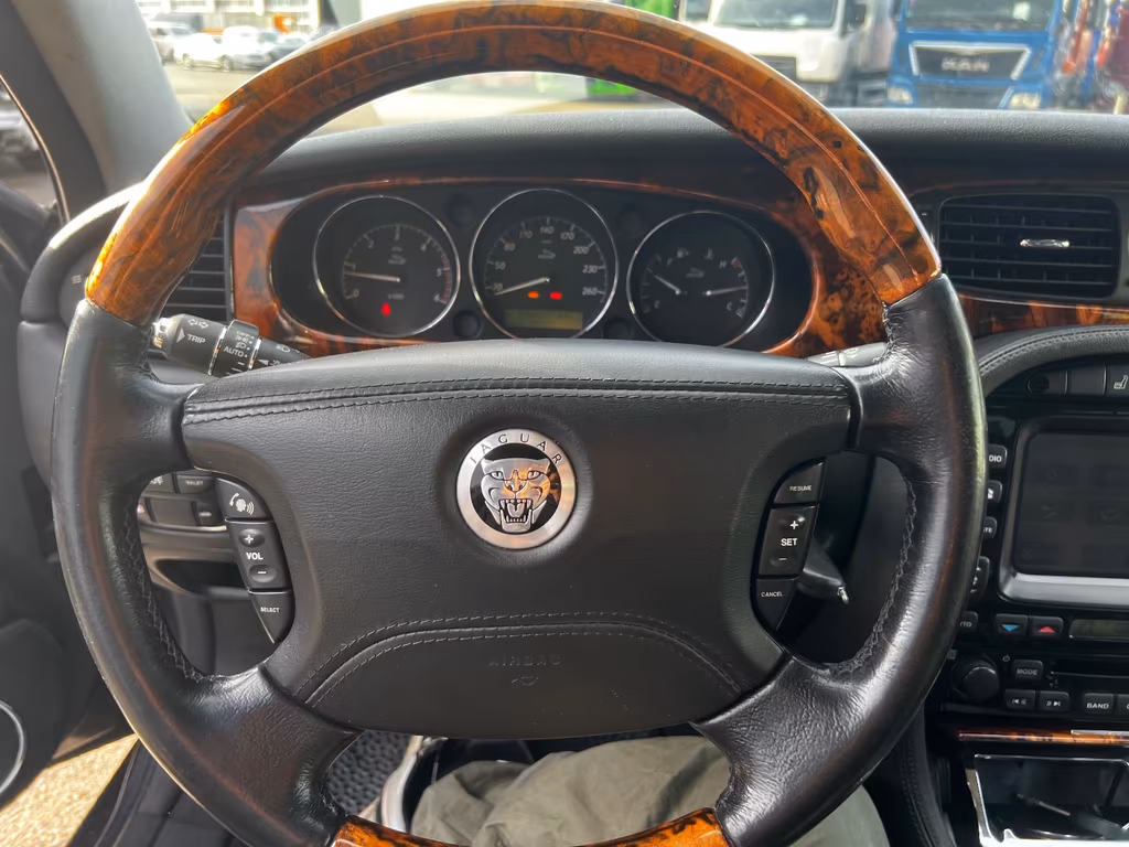Jaguar XJ6