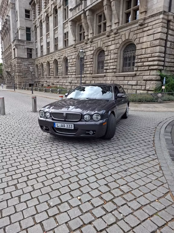 Jaguar XJ6