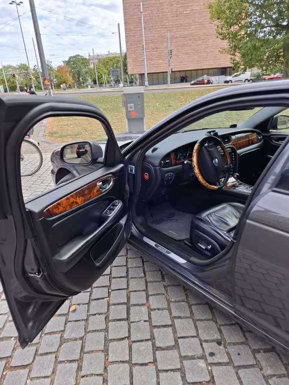 Jaguar XJ6