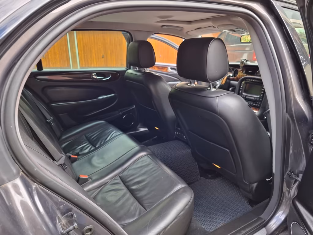 Jaguar XJ6
