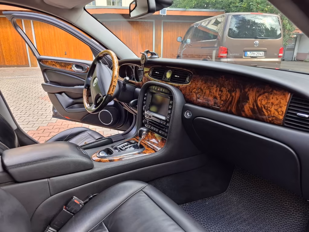 Jaguar XJ6
