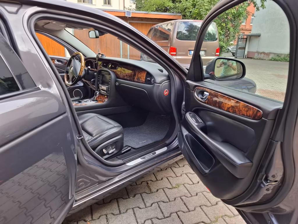 Jaguar XJ6