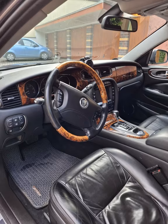Jaguar XJ6