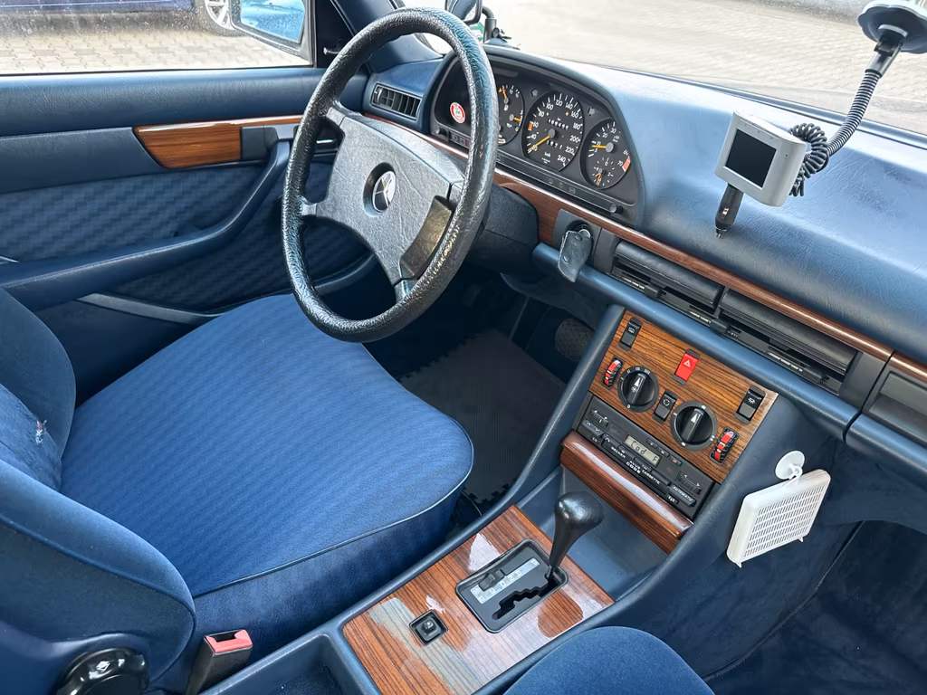 Mercedes-Benz S 260