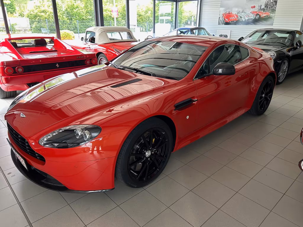 Aston Martin V8 Vantage