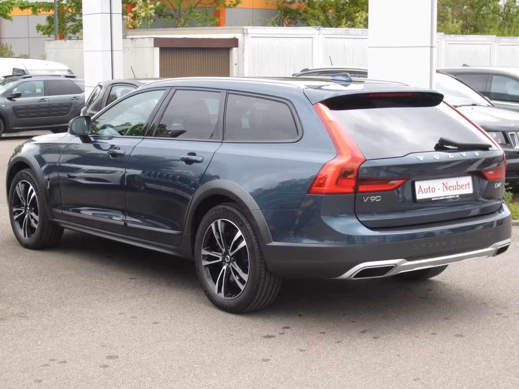 Volvo V90 Cross Country