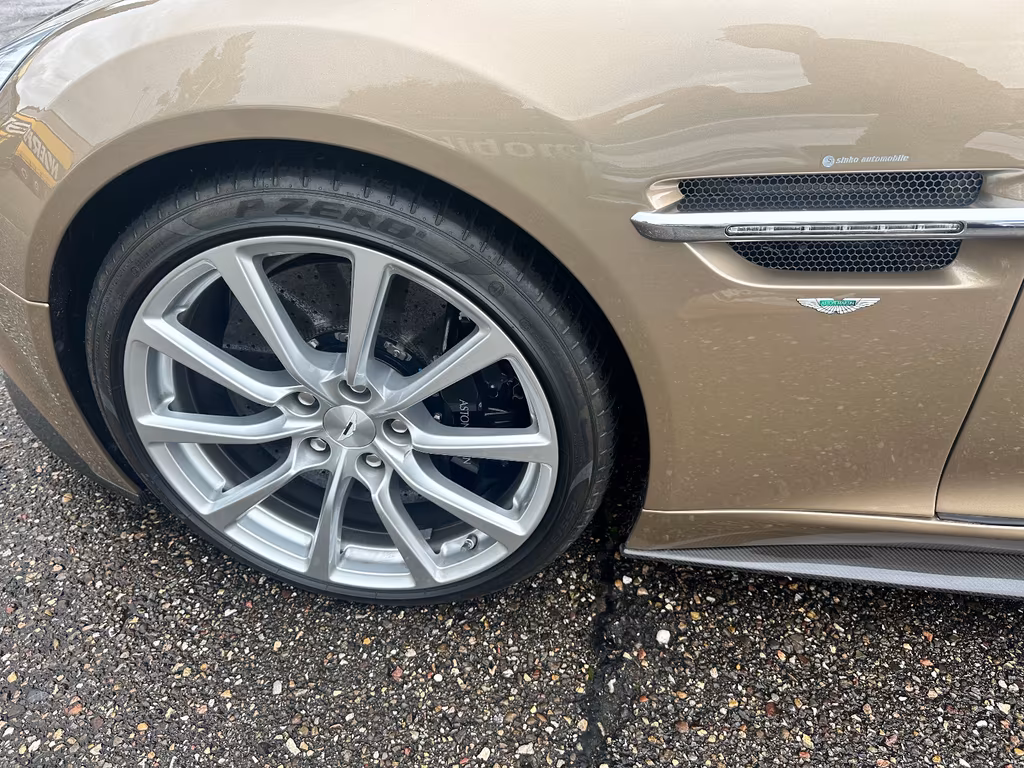 Aston Martin Vanquish
