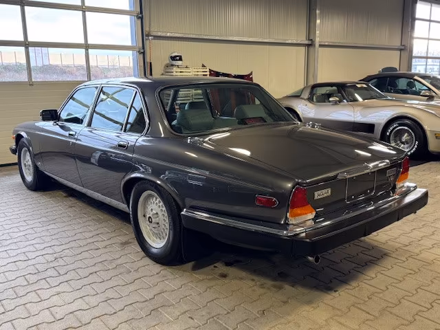 Jaguar XJ12