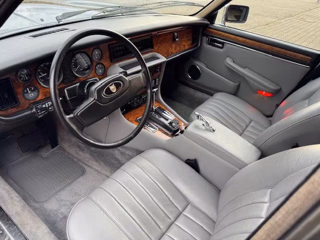 Jaguar XJ12