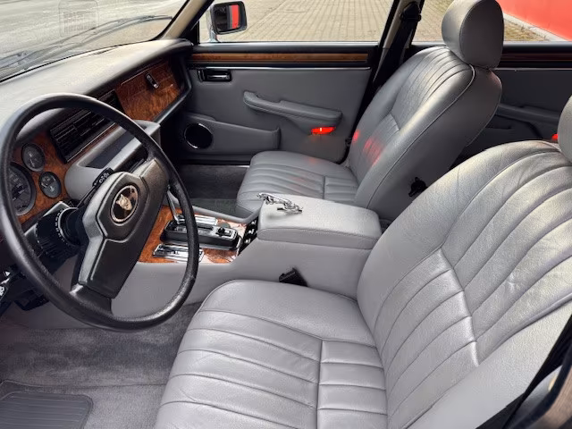 Jaguar XJ12