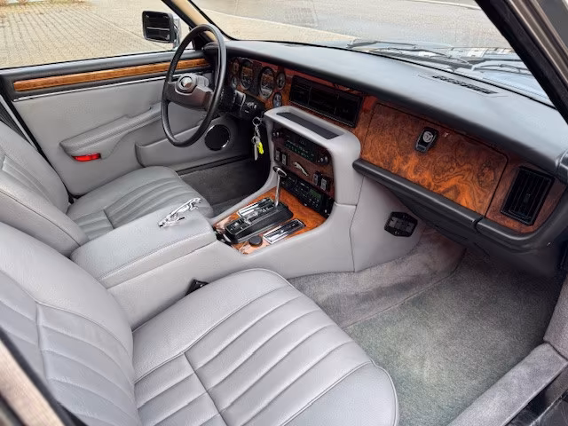 Jaguar XJ12