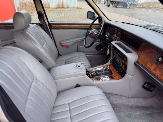 Jaguar XJ12