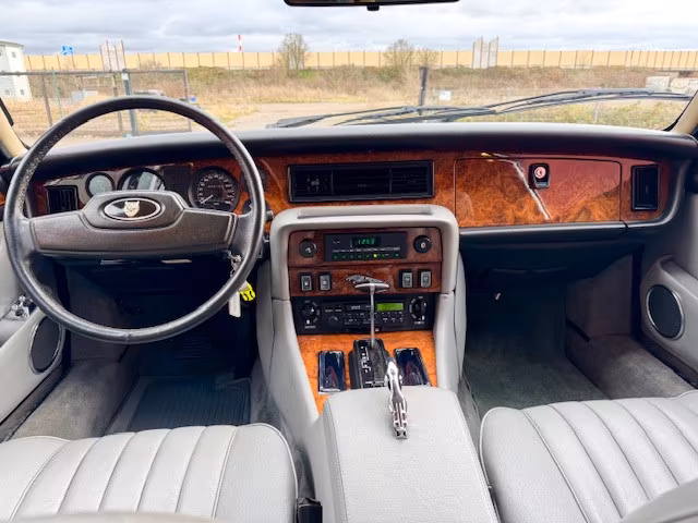 Jaguar XJ12