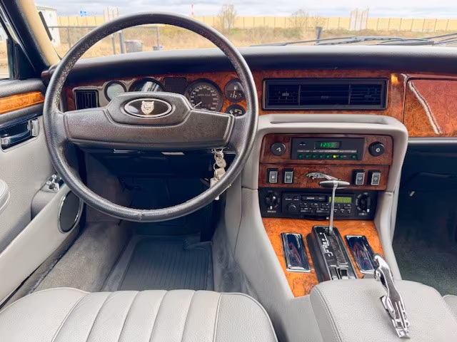 Jaguar XJ12